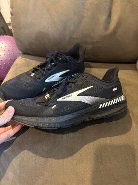 Brooks Launch GTS 9 running shoes black and white
